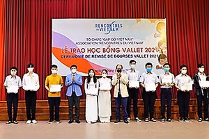 Trao học bổng Vallet cho 229 học sinh, sinh viên có thành tích xuất sắc.