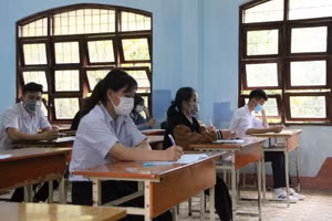 Học sinh lớp 12 tại Kon Tum tham gia kỳ thi thử tốt nghiệp THPT.