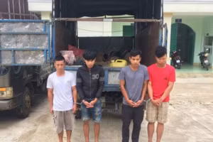 Nhóm người đào trộm mộ để lấy tài sản. Ảnh: Cơ quan công an.