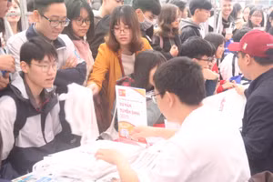 Thí sinh tham dự Ngày hội tư vấn tuyển sinh, hướng nghiệp năm 2020. Ảnh: TG