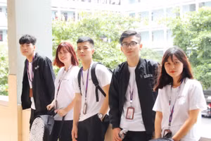 Học sinh Trường THPT Phan Đình Phùng tham gia hoạt động hướng nghiệp.