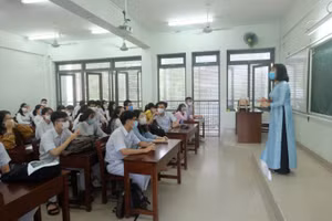 Học sinh lớp 12 ôn tập chuẩn bị cho kỳ thi tốt nghiệp. Ảnh: ITN