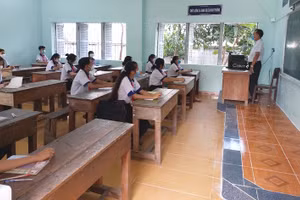 HS Trường THCS Tân Phú Đông (huyện Tân Phú Đông, Tiền Giang) trở lại học trực tiếp từ ngày 8/11. 