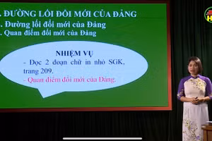 Cô Vũ Thị Anh dạy học trên truyền hình.