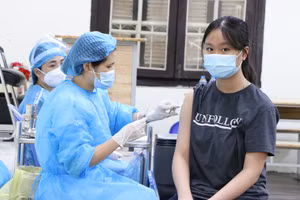 Phần lớn học sinh THPT tại Hà Nội đều được tiêm mũi 1 vắc-xin phòng Covid-19 theo kế hoạch của thành phố. 