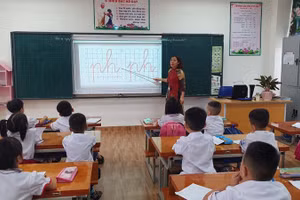 Triển khai CT GDPT mới đòi hỏi giáo viên ứng dụng CNTT để bài giảng hiệu quả. Ảnh: Đức Trí
