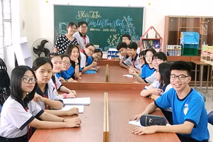 Cô và trò Trường THCS Lê Anh Xuân (Quận 11, TPHCM) tham dự Hội thi “Lớn lên cùng sách” năm học 2020 - 2021. Ảnh: NT