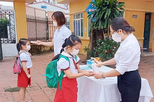 Học sinh trên địa bàn TP Bắc Giang trở lại trường trong điều kiện bảo đảm an toàn phòng chống dịch. Ảnh: Đăng Chung