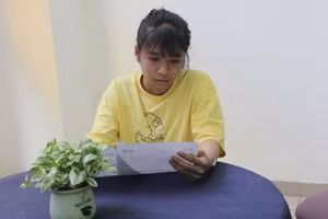 Hoàng Thị Mỹ Linh nỗ lực học tập, vượt qua những hủ tục của bản làng để thực hiện ước mơ trở thành nhà khoa học. 