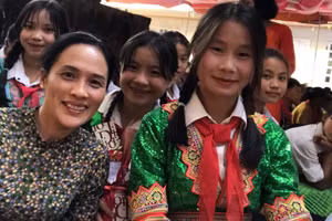 Cô giáo miền xuôi biệt phái, lấp chỗ trống tiếng Anh cho giáo dục vùng cao.