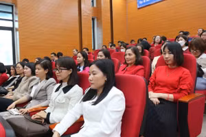 Các giáo viên tham dự hội thi.