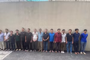 Các đối tượng liên quan tại cơ quan Công an (Ảnh CA).