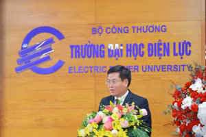 PGS.TS Nguyễn Lê Cường, Phó Hiệu trưởng Trường Đại học Điện lực phát biểu tại hội thảo.