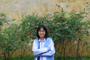 Lò Diệu Linh là học sinh người dân tộc thiểu số duy nhất của lớp 12A2, Trường THPT chuyên Lam Sơn đoạt giải quốc gia môn tiếng Anh Ảnh: Lường Toán.