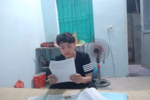 Cậu học trò dân tộc Mông Sùng A Hồng.