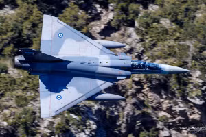 Pháp tuyên bố viện trợ tiêm kích Mirage 2000-5 tối tân nhất cho chiến sự