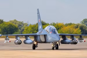 Bàn giao loạt máy bay Yak-130 mới giữa tình hình nóng