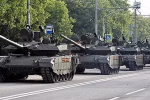 Hàng trăm xe tăng T-90M tối tân tới tiền tuyến miền Đông Ukraine