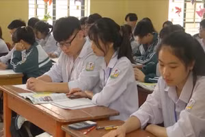 Thí sinh khối 12 Yên Bái ôn tập thi tốt nghiệp (ảnh chụp thời điểm chưa giãn cách) 