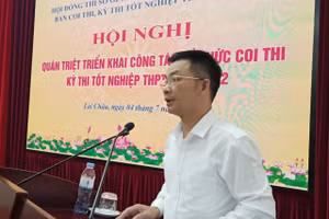 Ông Lò Việt Tuyển, Phó Giám đốc Sở GD&ĐT Lai Châu phát biểu tại Hội nghị.