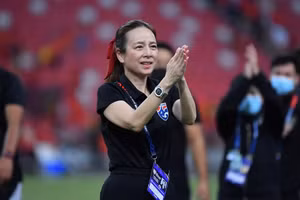 Tỷ phú Thái Lan khích lệ đội nhà trước trận gặp U23 Malaysia.