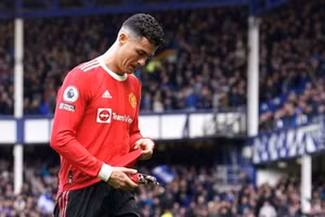 Man Utd sẵn sàng để Ronaldo ra đi trong thời gian tới.
