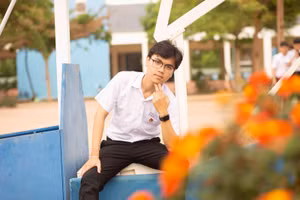 Hoạc sinh Võ Minh Tiến, lớp 12 chuyên Lý, trường THPT chuyên Nguyễn Du (Đắk Lắk).