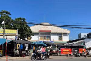 Chợ Lệ Trạch (xã Hòa Tiến, huyện Hòa Vang, TP Đà Nẵng) bị phong tỏa tạm thời. 