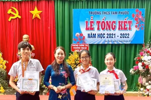 Cô Phạm Thị Nam trong một hoạt động của nhà trường