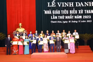 Sở GD&ĐT Thanh Hóa phối hợp với Công Đoàn ngành giáo dục tổ chức lễ vinh danh 118 giáo viên tiêu biểu. (Ảnh: NT).