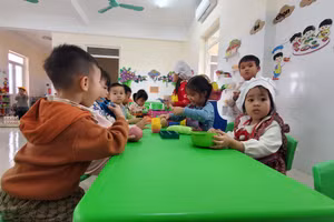 Học sinh Trường Mầm non Đông Tiến đã được vào học trong ngôi trường mới. (Ảnh: NT)