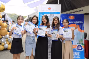 Chuyên viên tuyển sinh ĐH KHXH&NV TP.HCM