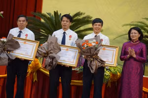 Phó Chủ tịch nước trao Huân chương Lao động cho các cá nhân có thành tích xuất sắc trong công tác, giai đoạn 2015 – 2019 của tỉnh Thanh Hóa.