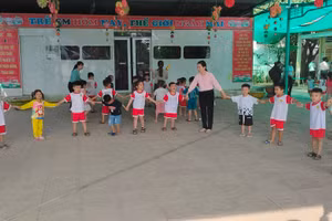 Chủ tịch Cà Mau chỉ đạo triển khai thực hiện quy định mức thu học phí