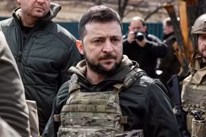 Tổng thống Ukraine Zelensky tới Bucha.
