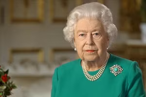 Nữ hoàng Elizabeth II của Vương quốc Anh.