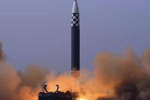 Vụ thử tên lửa đạn đạo xuyên lục địa Hwasong-17 ở Triều Tiên, ngày 24 tháng 3 năm 2022. 