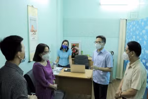 Phó Thủ tướng Vũ Đức Đam đến thăm và tìm hiểu hoạt động của Phòng Tham vấn và trị liệu tâm lý, Trường ĐH KHXH&NV, ĐHQG TPHCM