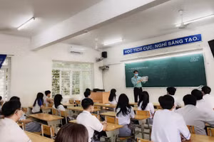Học sinh lớp 12 Trường THPT Võ Văn Kiệt (Quận 8, TPHCM) học trực tiếp.