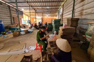 Lực lượng an ninh tiến hành lập biên bản vụ việc,