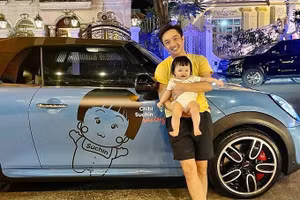Bố Cường và chiếc xe in hình bé Suchin