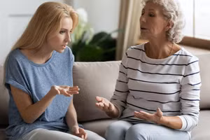 Được mẹ chồng cưng như trứng, chưa kịp mừng nàng dâu sốc vì... hàng xóm