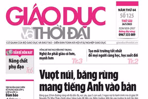 Tin tức báo in 26/5: Vượt núi, băng rừng mang tiếng Anh vào bản