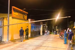 Phong tỏa tạm thời xã Nghi Sơn (thị xã Nghi Sơn, Thanh Hóa), do phát hiện 2 mẹ con bị mắc Covid-19.
