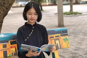 Nữ sinh người Tày - Mai Thị Yến Nhi nỗ lực hiện thực hóa ước mơ làm bác sĩ.