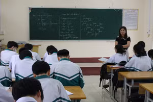 Một tiết học Toán tại trường THPT Định Hóa.