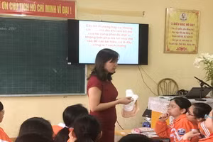 Cô giáo Nguyễn Trà My trong giờ dạy