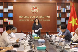 Thứ trưởng Bộ GD&ĐT Ngô Thị Minh chủ trì cuộc họp.