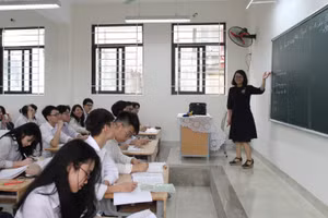 Học sinh Trường THPT Trương Định (Hà Nội) ôn thi tốt nghiệp THPT 2021