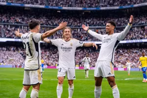 Barcelona sảy chân, Real Madrid vô địch La Liga sớm 4 vòng 